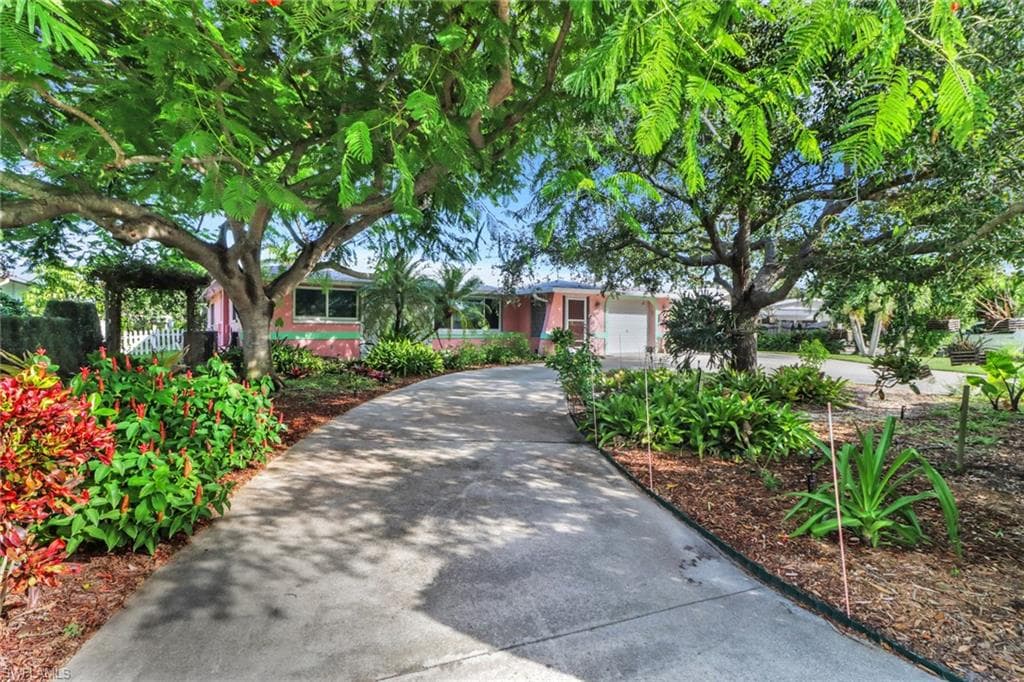 50 Estate DR NORTH FORT MYERS, FL 33917