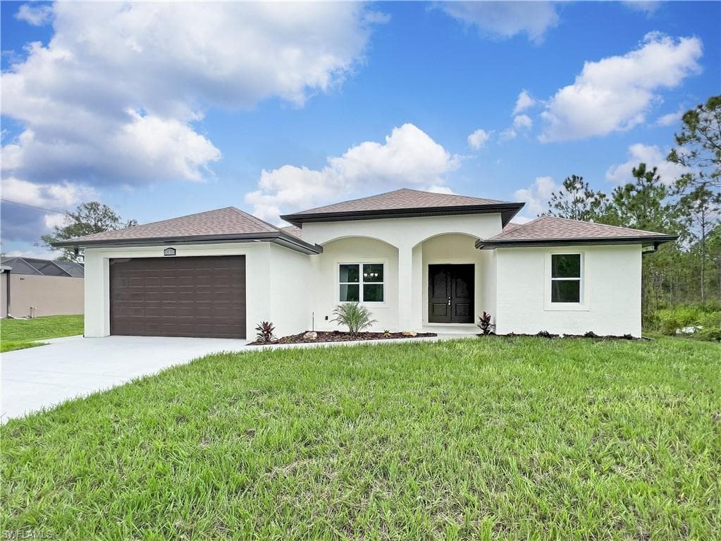 916 Rush AVE LEHIGH ACRES, FL 33972