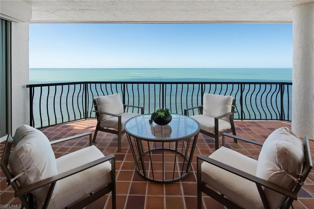 1221 Gulf Shore BLVD N 902 NAPLES, FL 34102