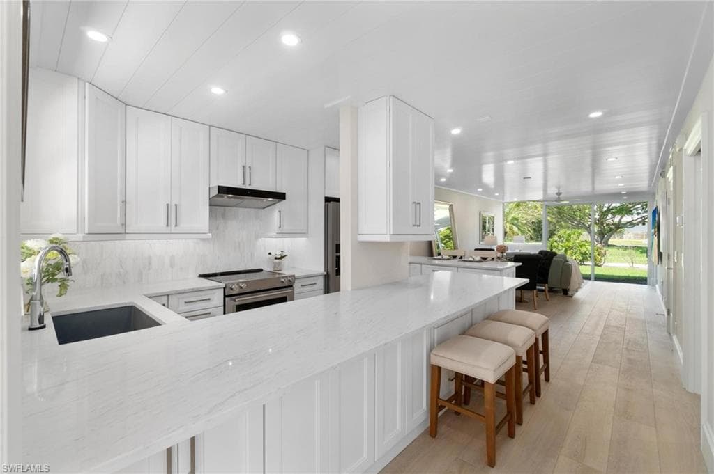 688 Broad AVE S J688 NAPLES, FL 34102