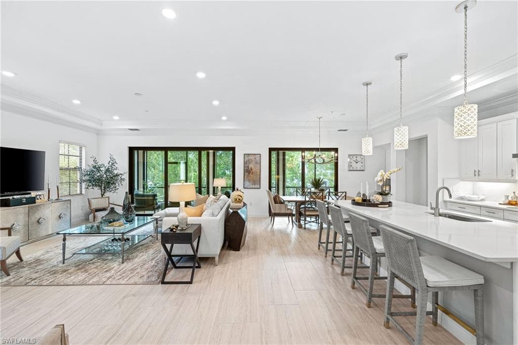 2472 Breakwater WAY 11101 NAPLES, FL 34112