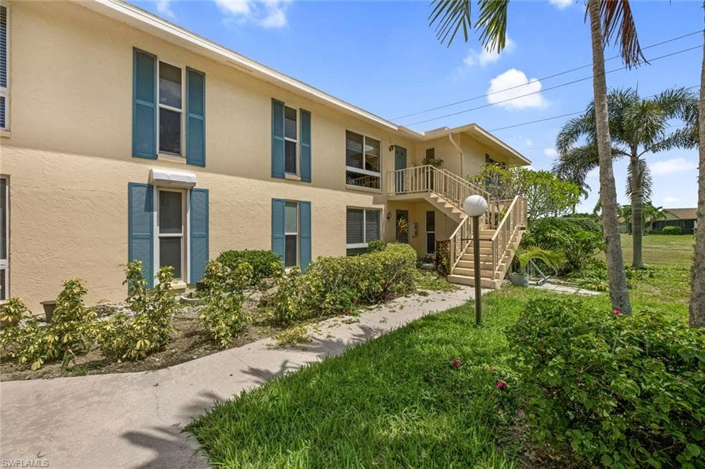 373 Palm DR 702 NAPLES, FL 34112