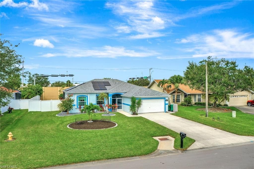 1047 Grove DR NAPLES, FL 34120