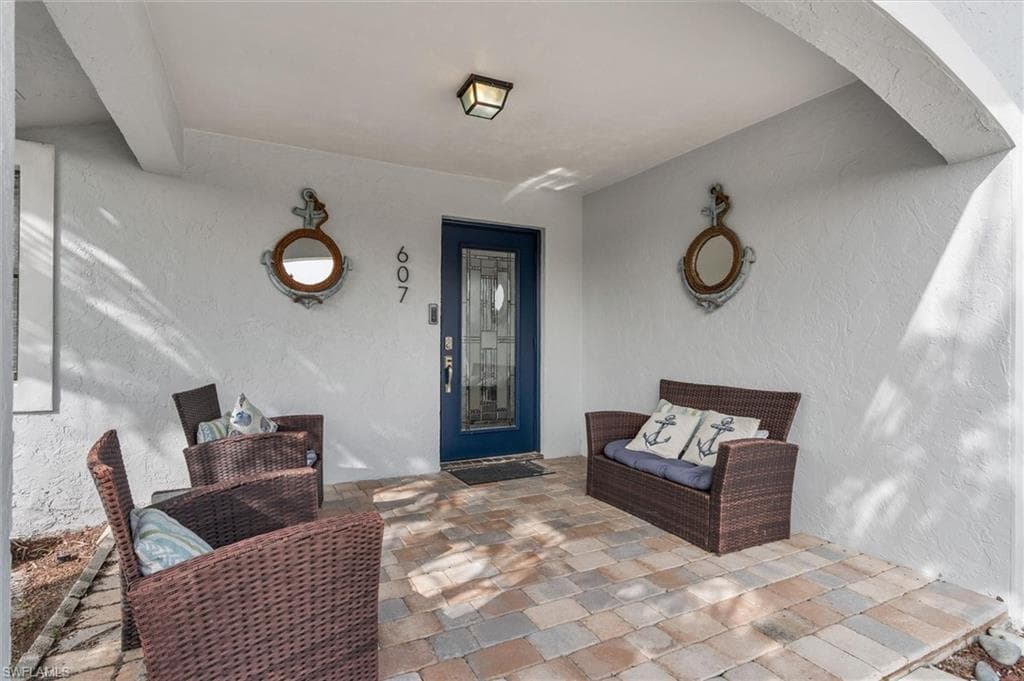 607 102nd AVE N NAPLES, FL 34108