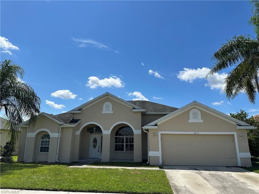 4617 Varsity CIR LEHIGH ACRES, FL 33971