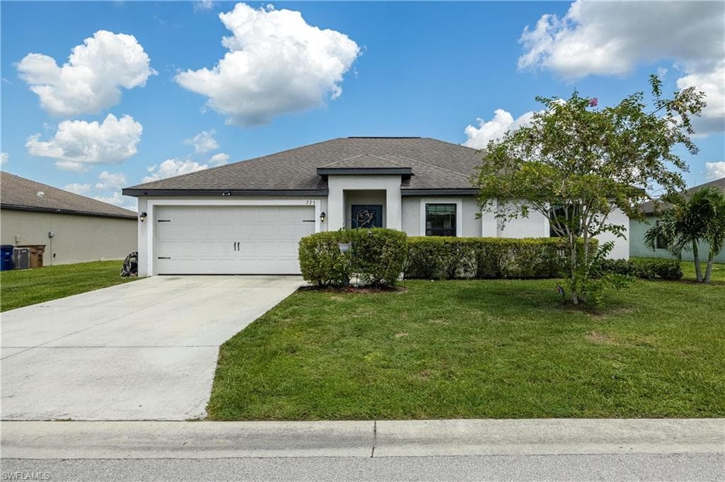 725 Center Lake ST LEHIGH ACRES, FL 33974