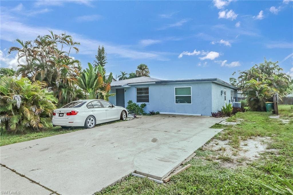 4621 LOMBARDY LN NAPLES, FL 34112