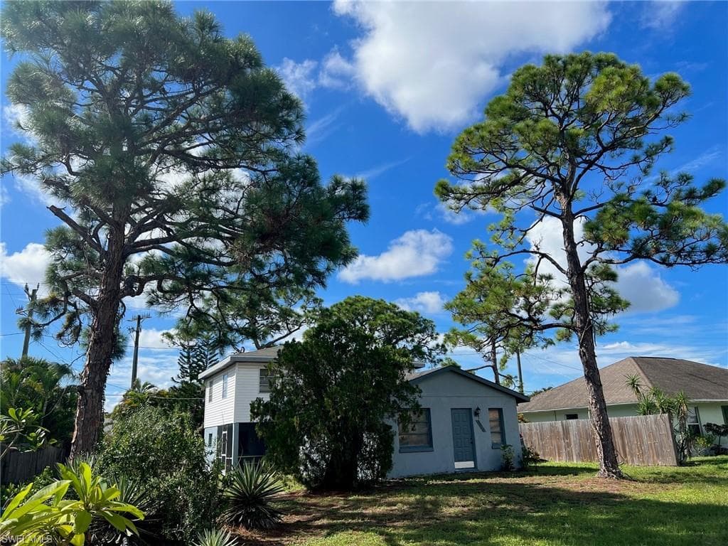 9025 Somerset LN BONITA SPRINGS, FL 34135