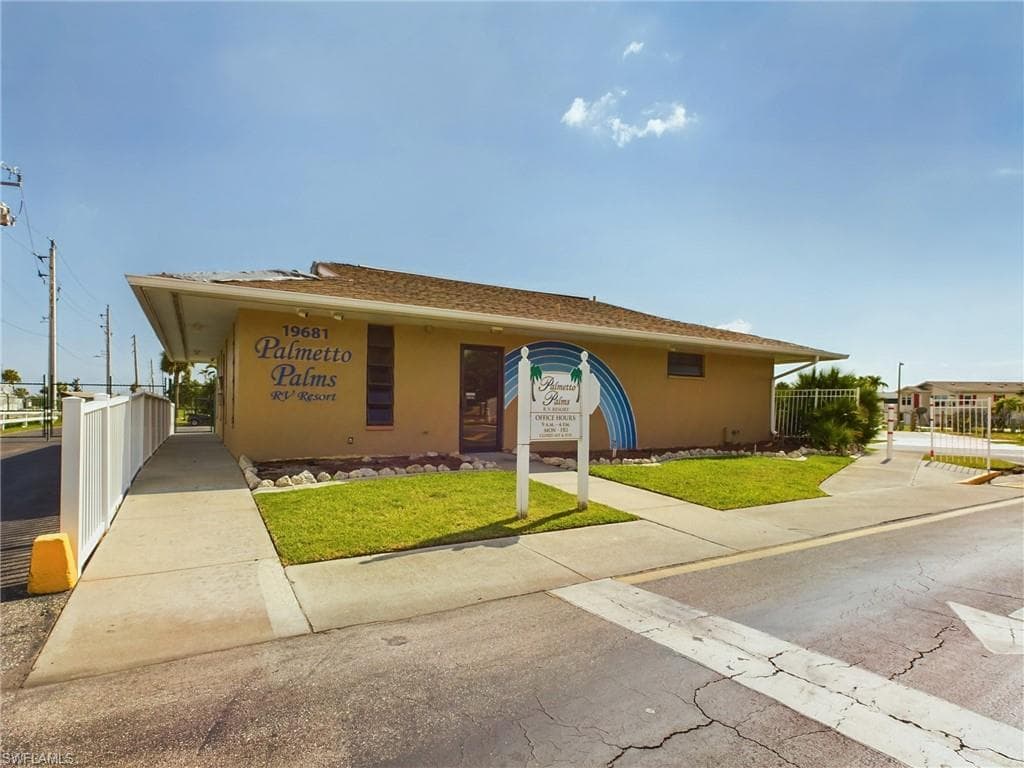 19681 Summerlin RD FORT MYERS, FL 33908