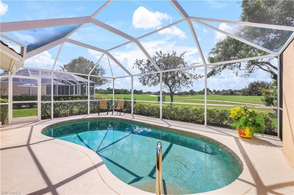 6667 Castlelawn PL 19 NAPLES, FL 34113