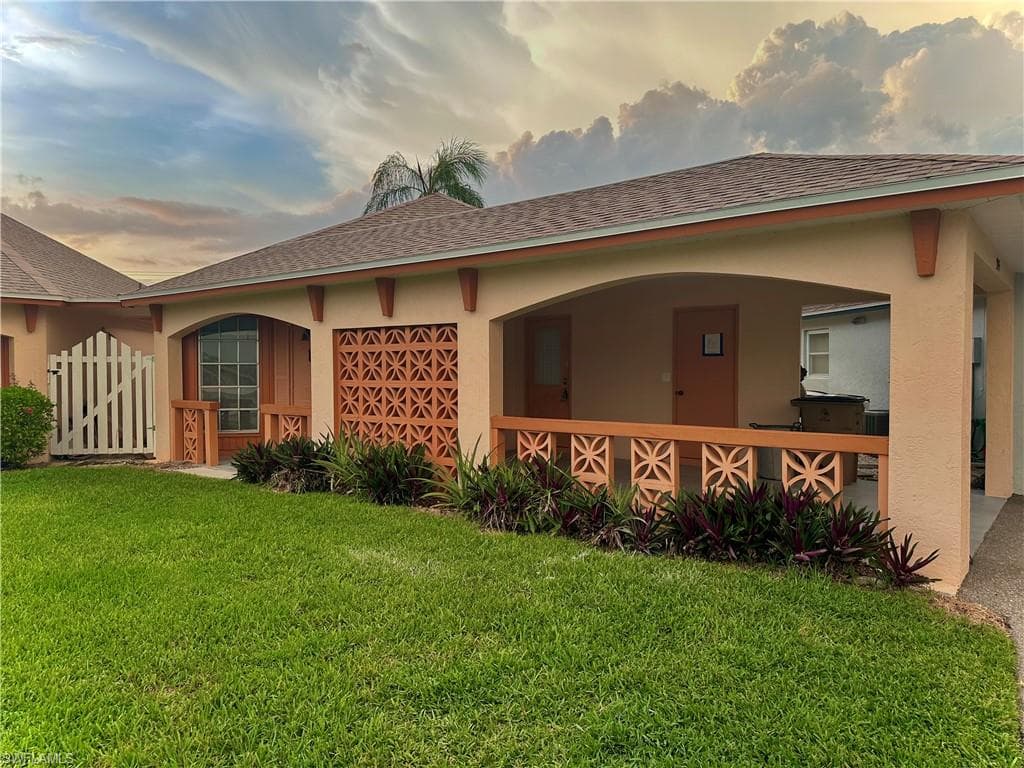325 Dania ST LEHIGH ACRES, FL 33936