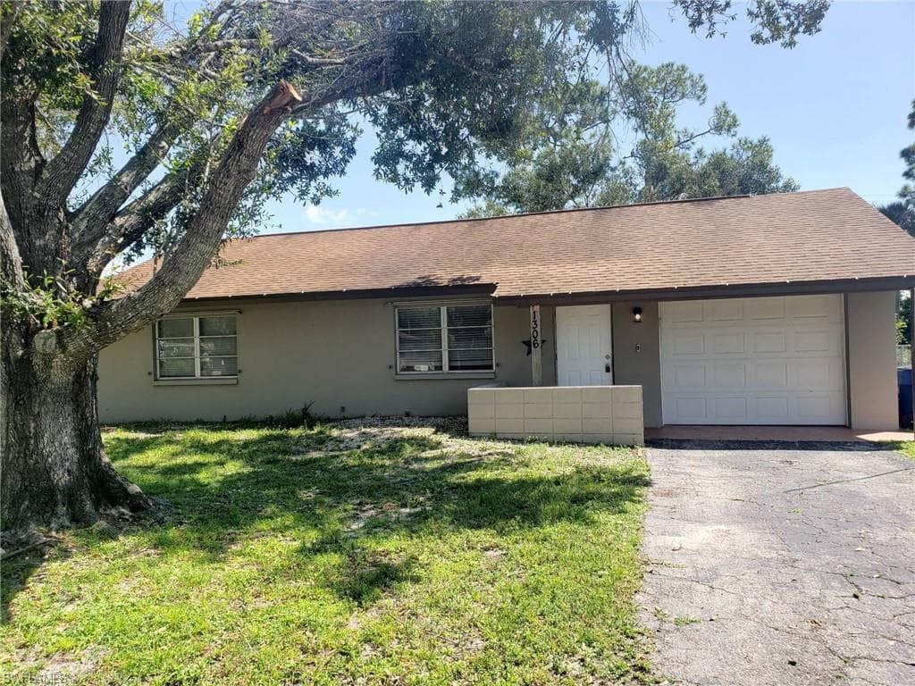 1306 Hibiscus DR CAPE CORAL, FL 33909