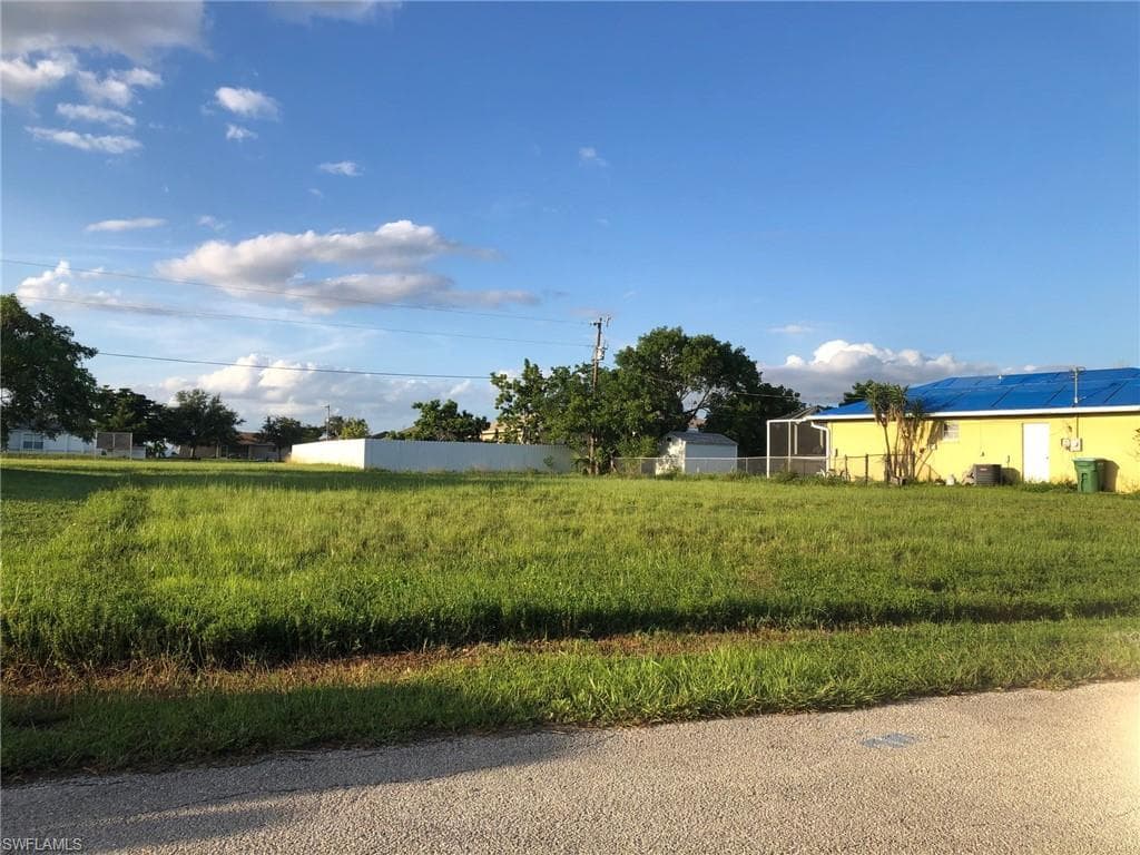 923 NE 17th TER CAPE CORAL, FL 33909