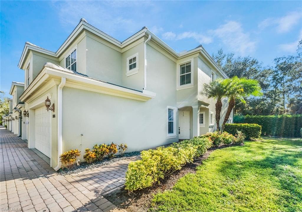 1375 Mariposa CIR 8-106 NAPLES, FL 34105