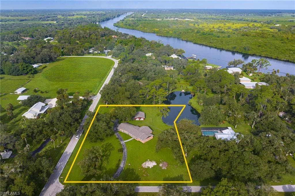 1850 Fort Denaud RD LABELLE, FL 33935