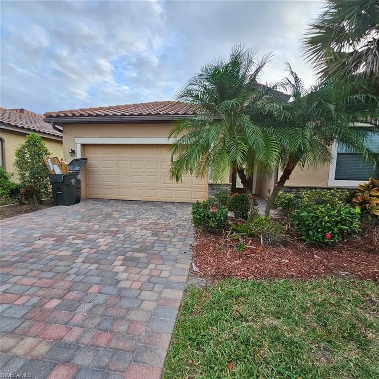 2873 Via Piazza LOOP FORT MYERS, FL 33905