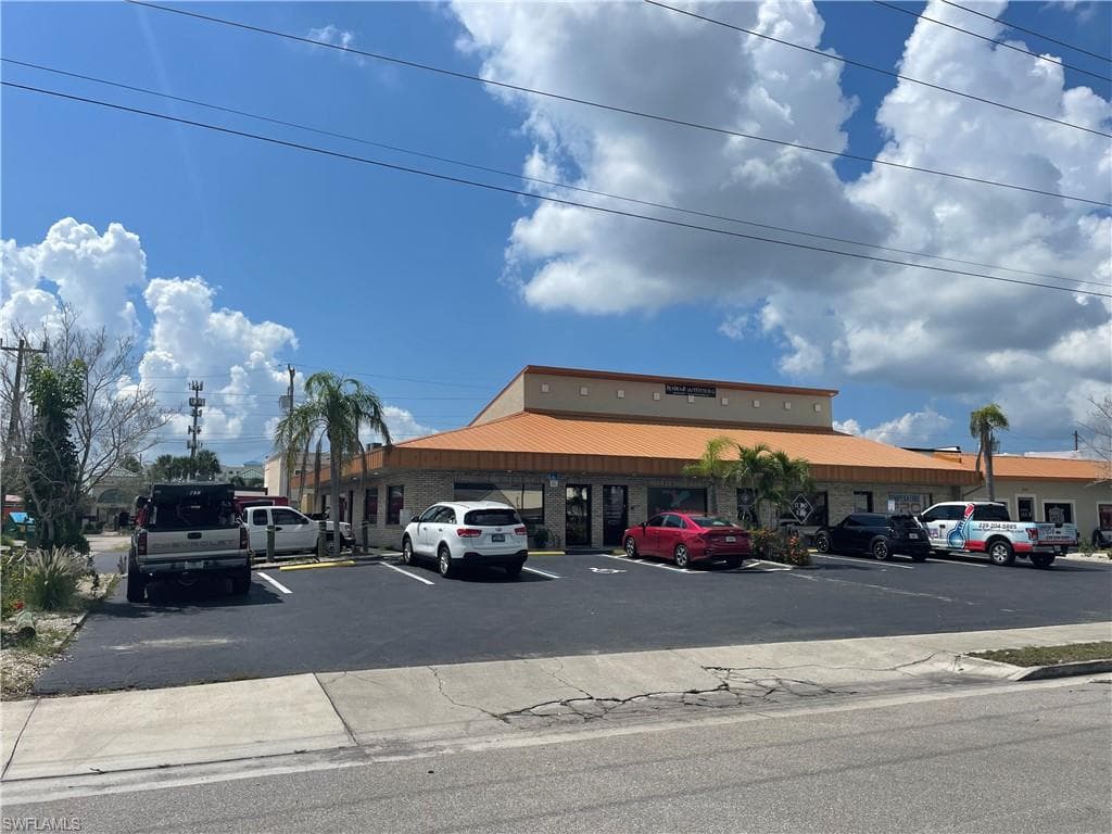 824 SE 47th ST CAPE CORAL, FL 33904