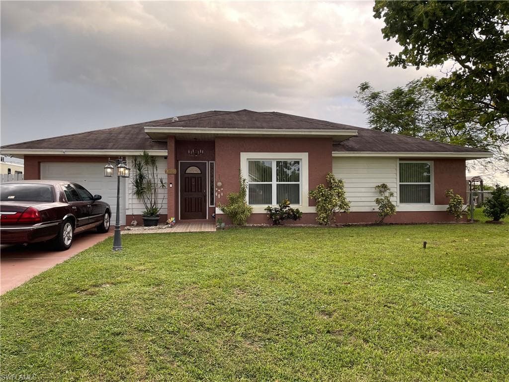 235 Eaglesmere DR LEHIGH ACRES, FL 33936