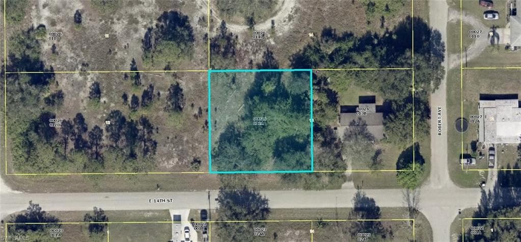 2405 E 14th ST LEHIGH ACRES, FL 33972