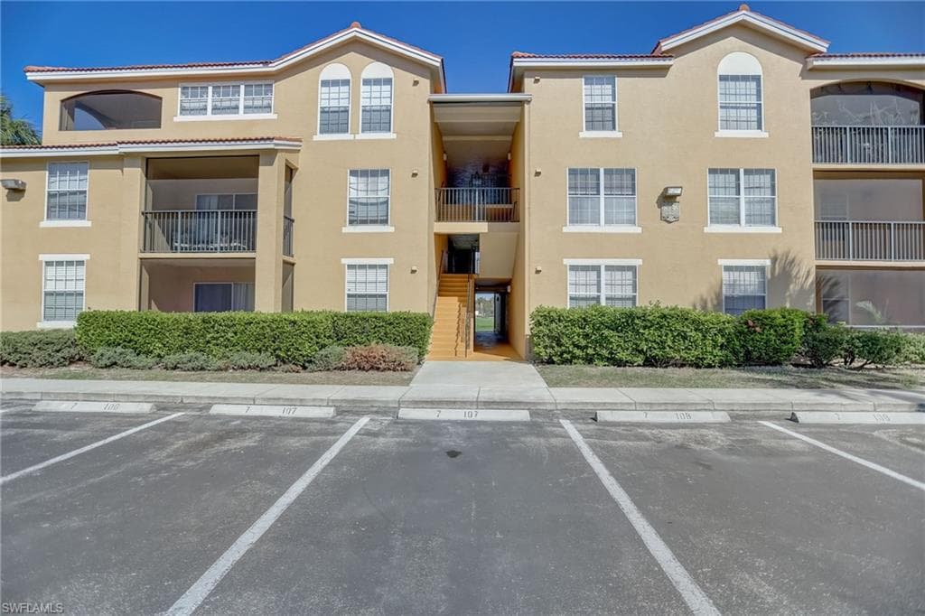 8736 River Homes LN 7202 BONITA SPRINGS, FL 34135