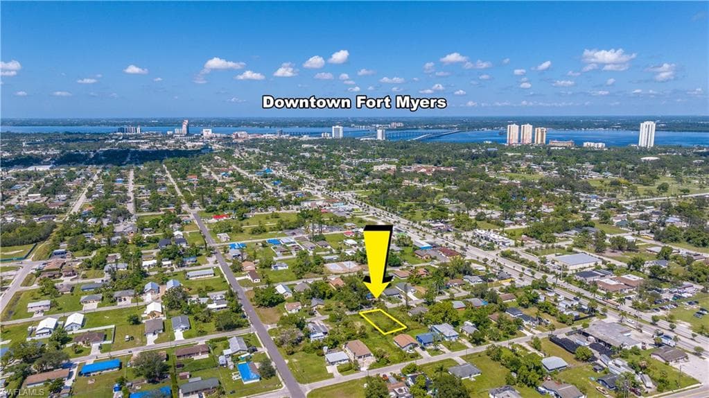 2139 Davis ST FORT MYERS, FL 33916