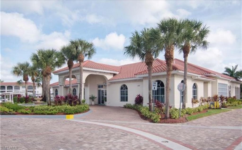 9 High Point CIR N 102 NAPLES, FL 34103