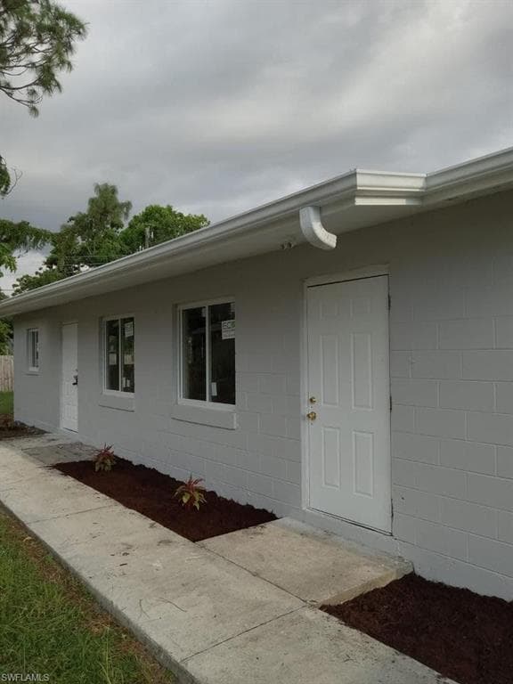 5437-5439 4th AVE FORT MYERS, FL 33907