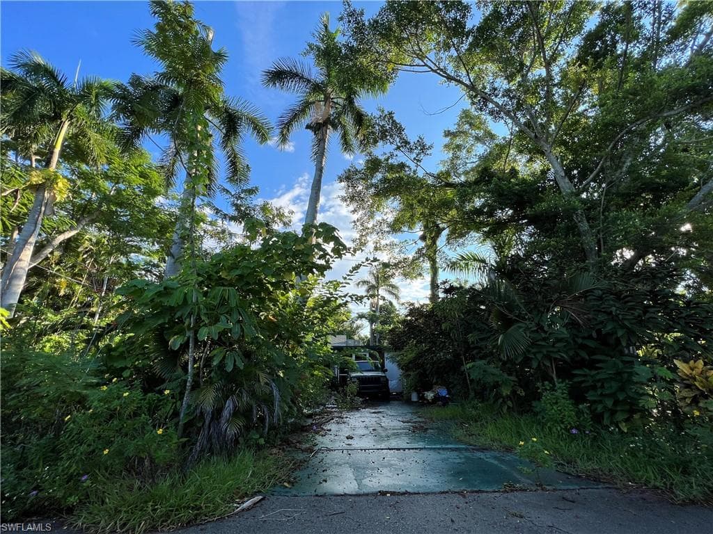 307 New York DR FORT MYERS, FL 33905