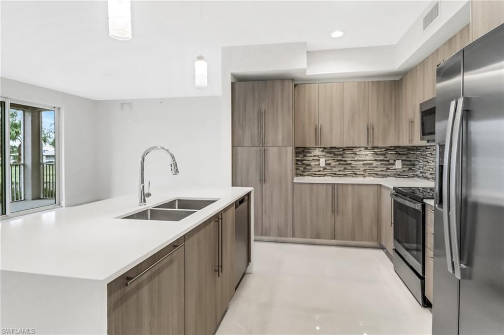 15901 Royal Pointe LN 201 FORT MYERS, FL 33908