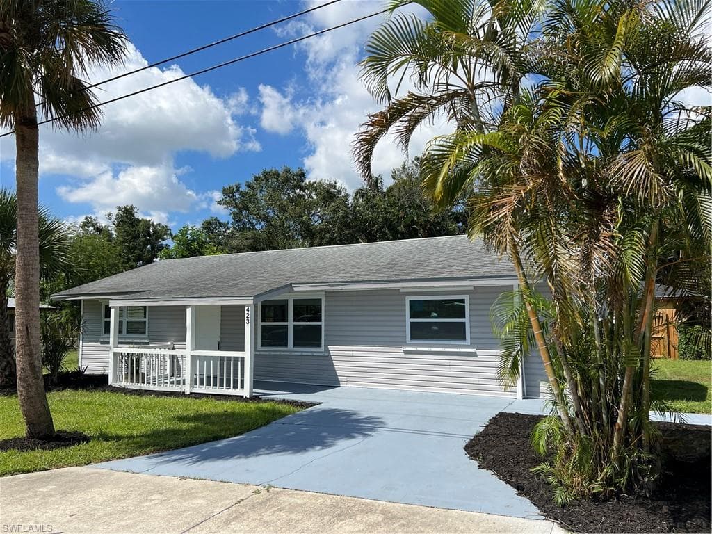 423 State ST NORTH FORT MYERS, FL 33903