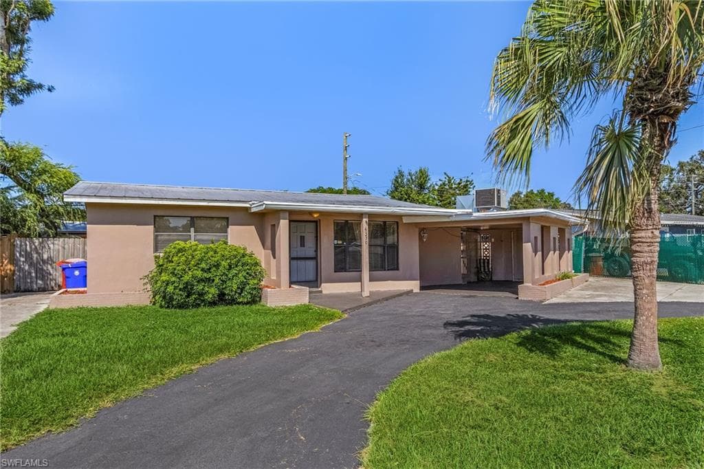 4330 Lagg AVE FORT MYERS, FL 33901