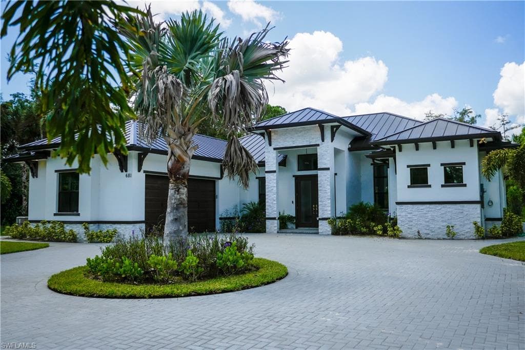 681 5th ST NW NAPLES, FL 34120