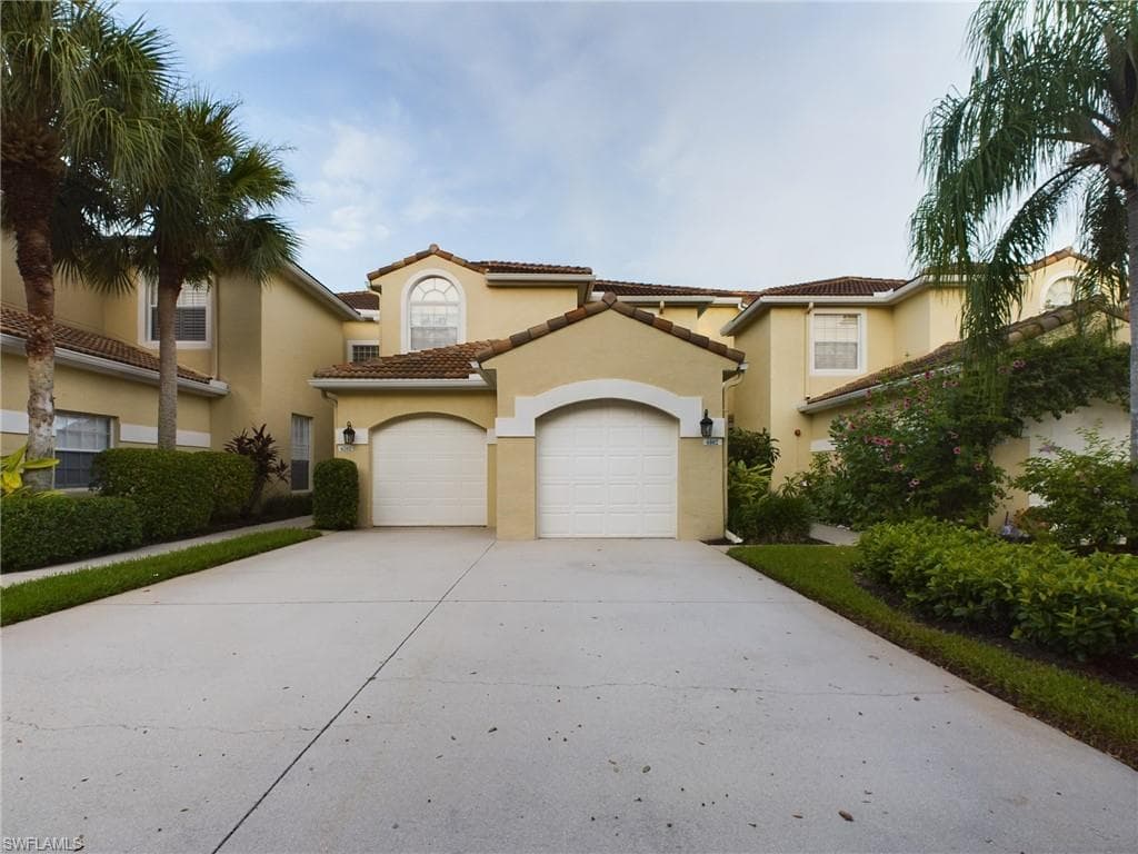 85 Silver Oaks CIR 6102 NAPLES, FL 34119