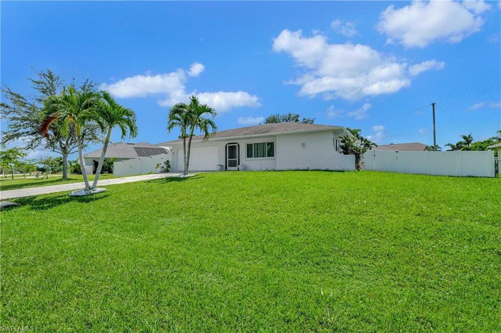 516 Retunda PKWY CAPE CORAL, FL 33904