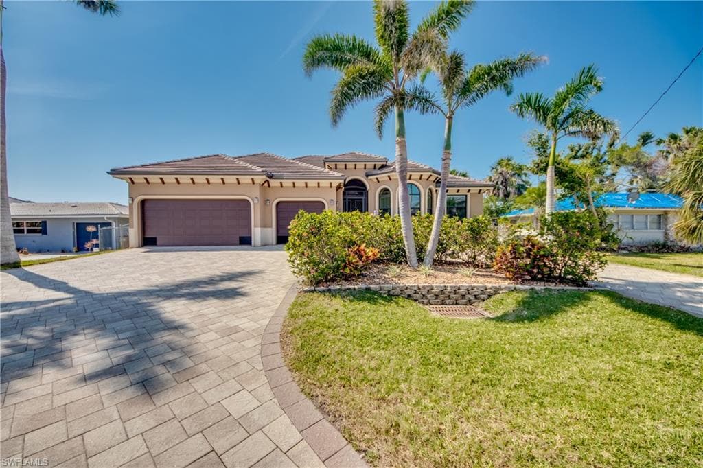 1114 Lucerne AVE CAPE CORAL, FL 33904