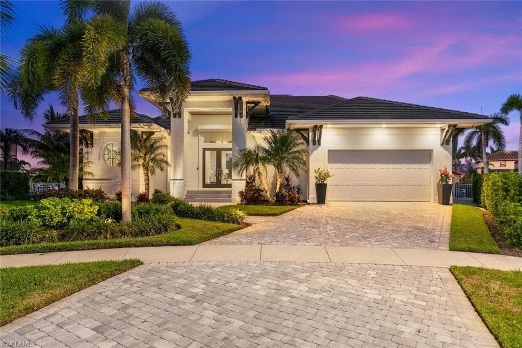 950 Moon CT MARCO ISLAND, FL 34145