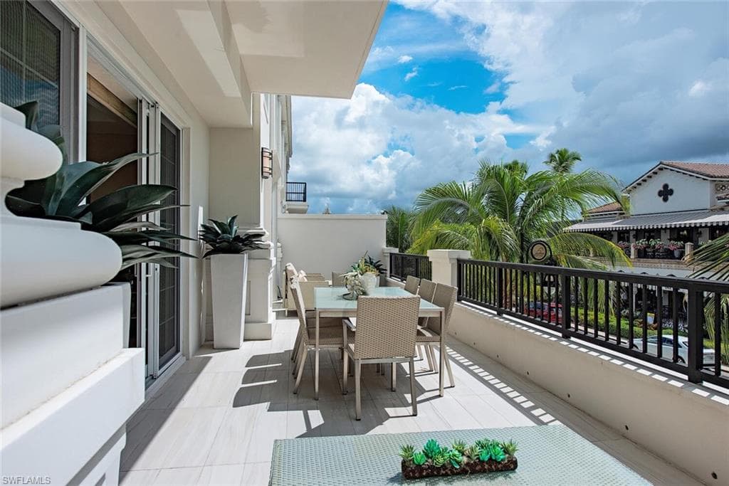 490 5th ST S 203 NAPLES, FL 34102