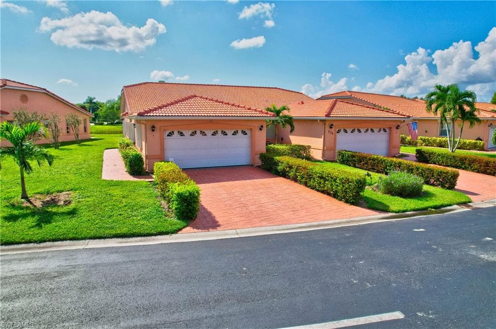 270 Naomi DR 5301 NAPLES, FL 34104