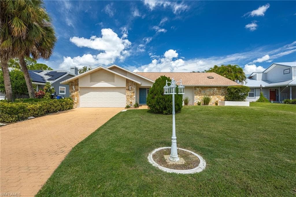 8410 Aqua Cove LN NORTH FORT MYERS, FL 33903