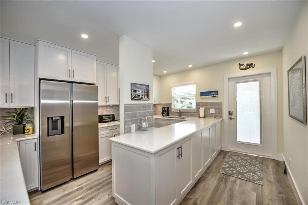 684 Broad AVE S J684 NAPLES, FL 34102