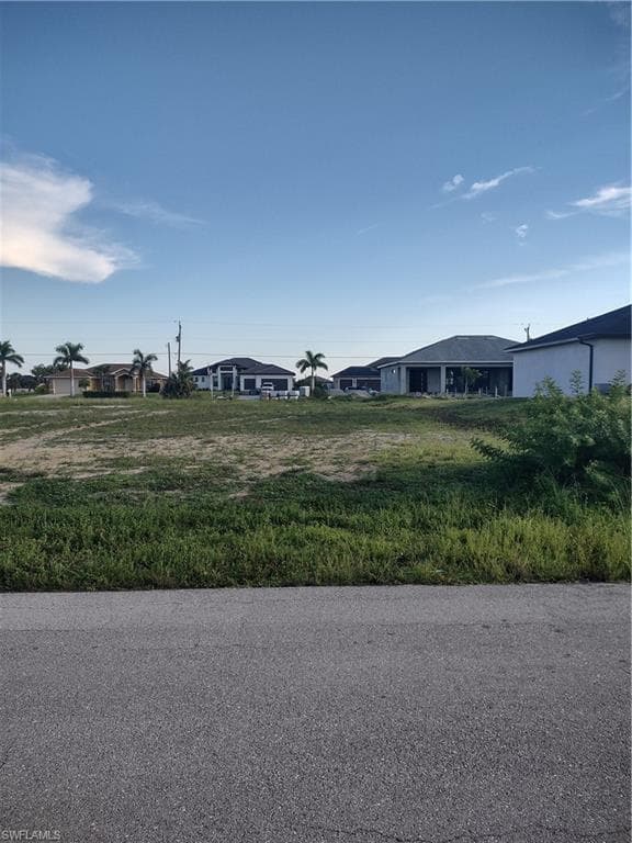 4237 34th LN CAPE CORAL, FL 33993