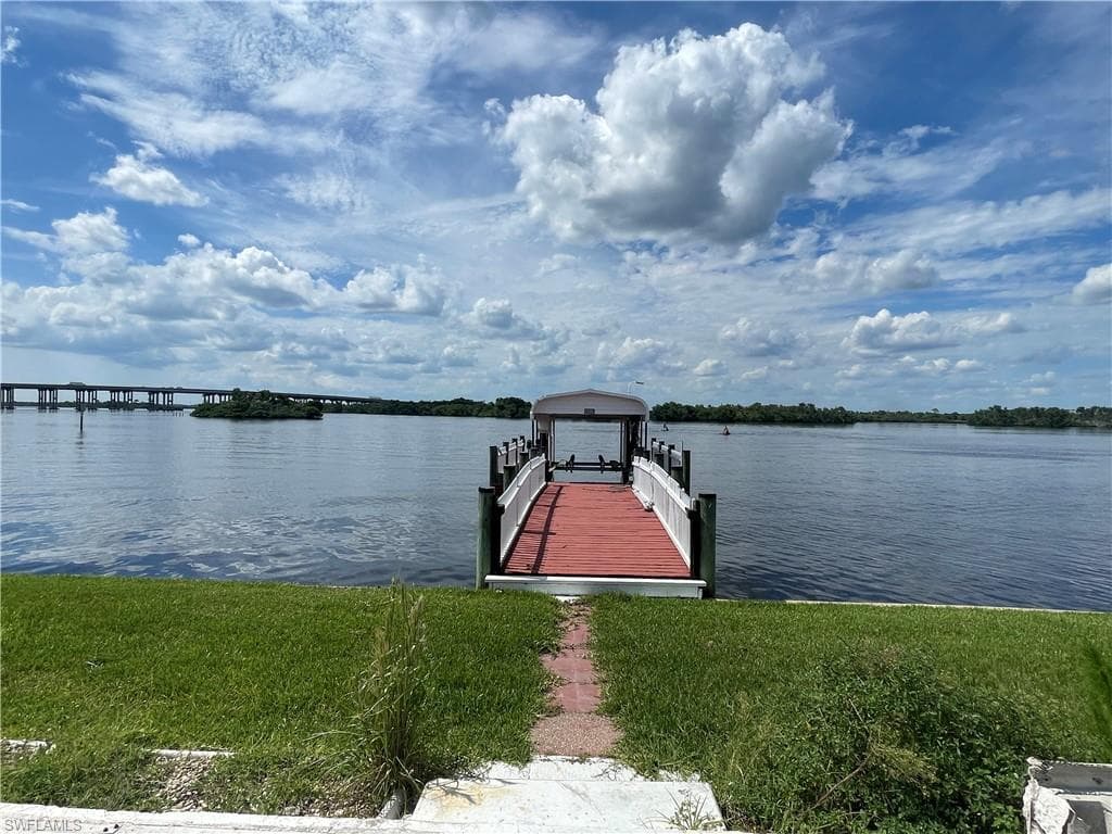 343 Shoreland DR FORT MYERS, FL 33905