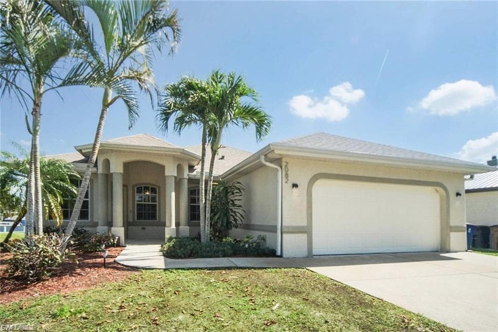 2082 E Tobago CIR FORT MYERS, FL 33905