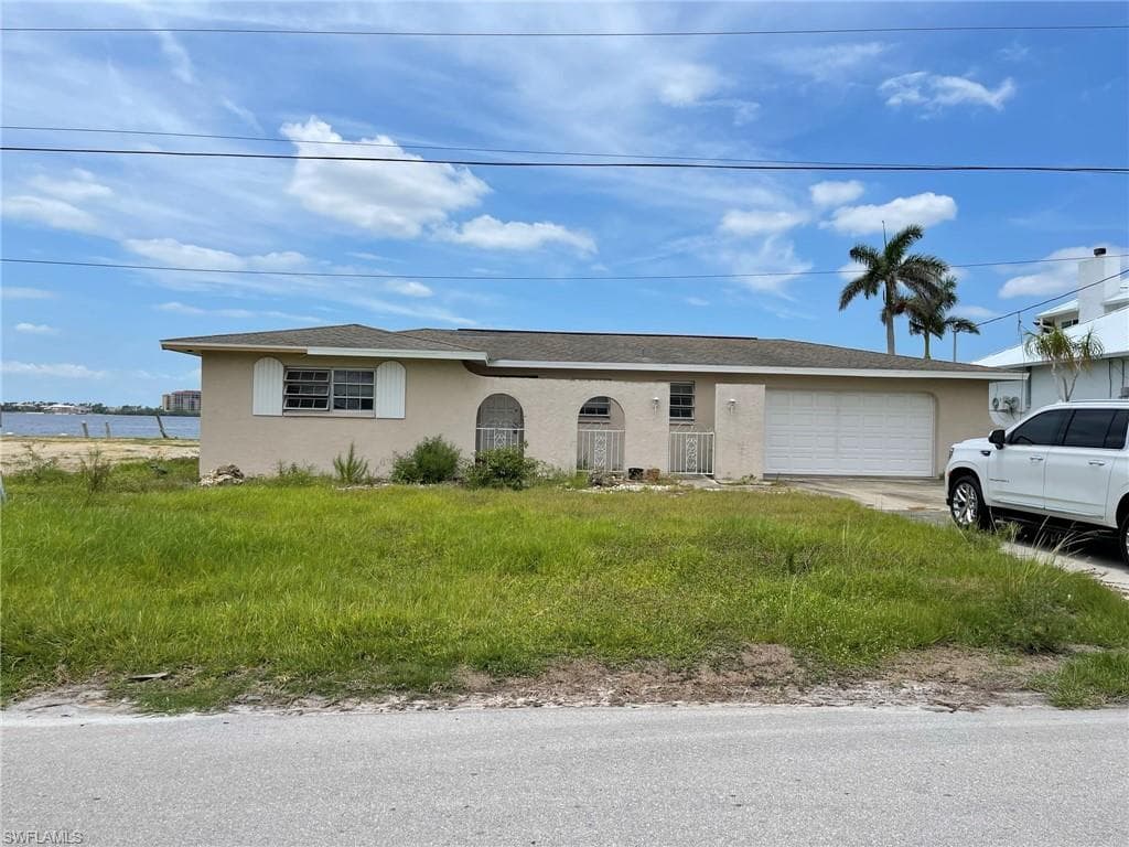 1208 Flamingo DR CAPE CORAL, FL 33904