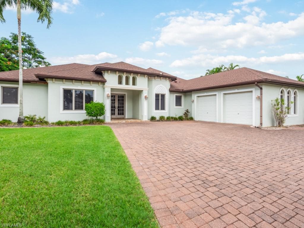 757 7th AVE N NAPLES, FL 34102