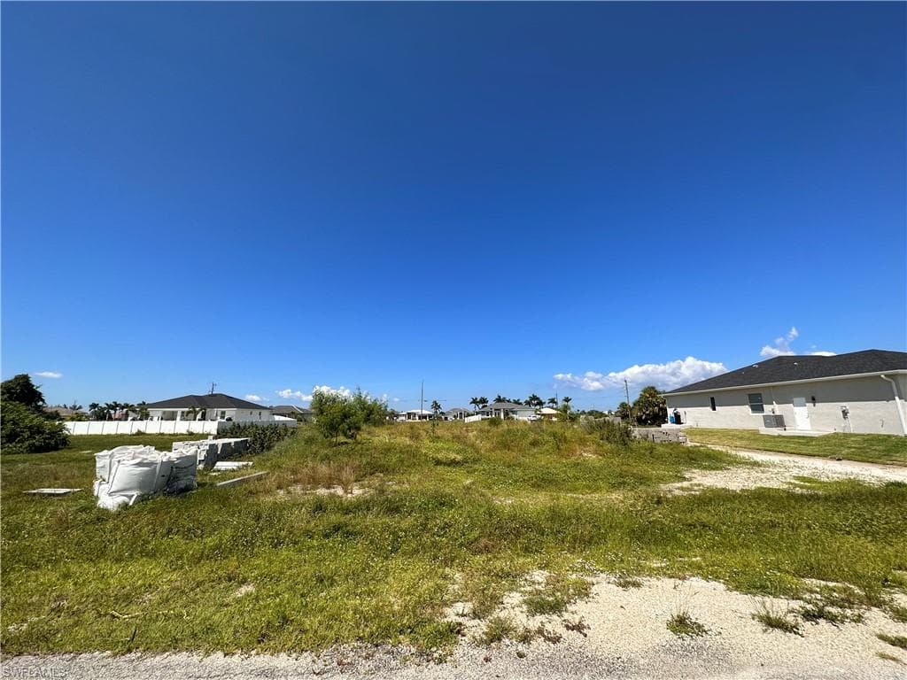 3022 41st PL CAPE CORAL, FL 33993
