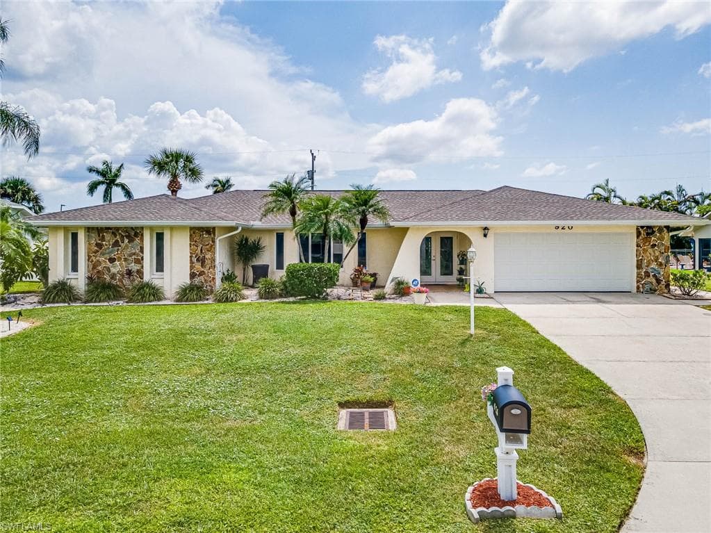 920 SE 43rd TER CAPE CORAL, FL 33904