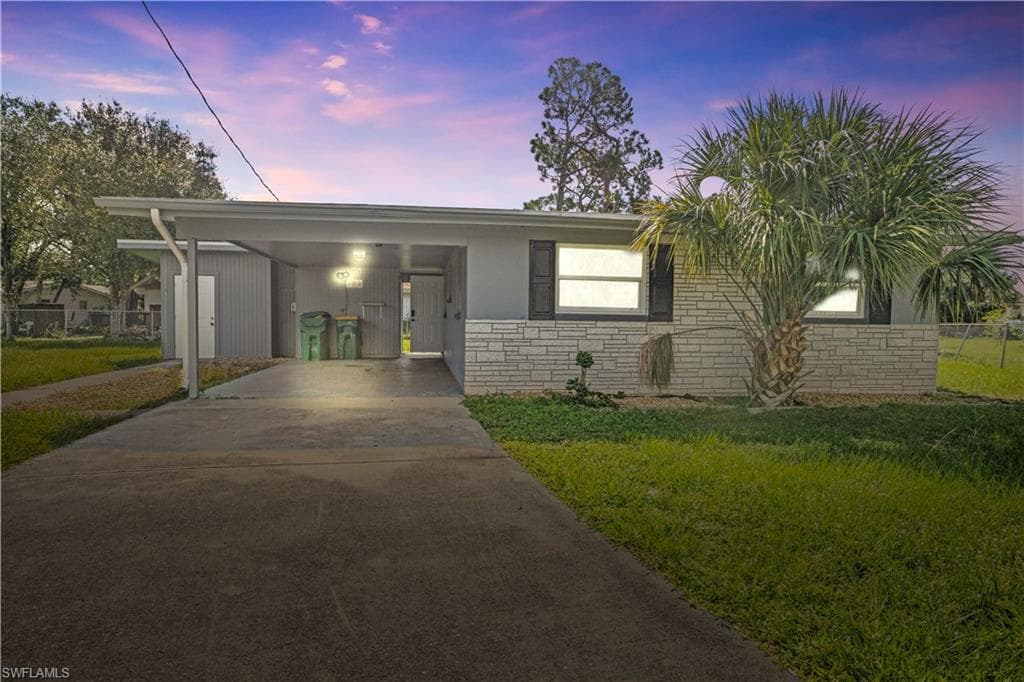 1318 Pine CT PORT CHARLOTTE, FL 33980