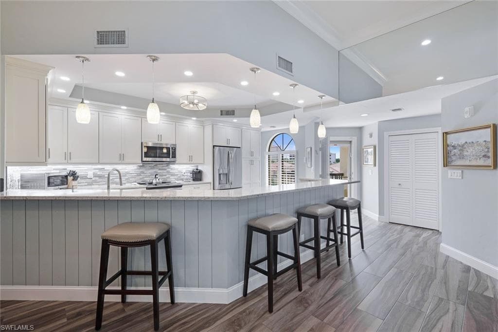 7048 Pelican Bay Blvd 305 NAPLES, AA 34018
