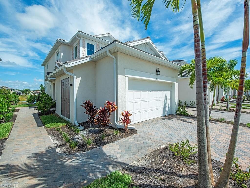 4683 ARBORETUM CIR 201 NAPLES, FL 34112